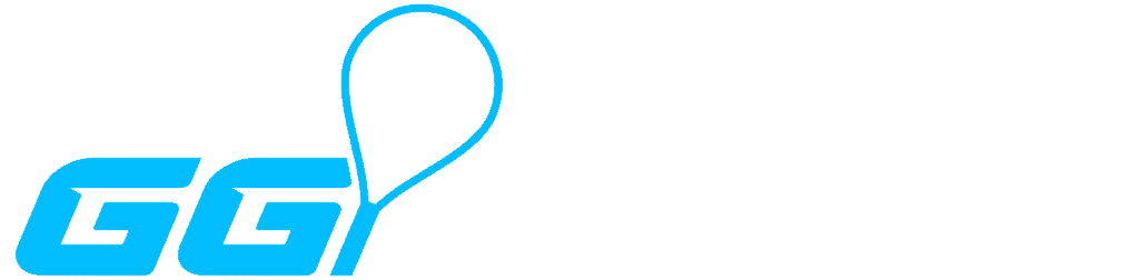 Logo von GG Padel mit einem stilisierten Padelschläger. Die Buchstaben GG sind blau und PADEL ist weiß, wobei der Schläger einen Teil des Buchstabens G bildet. Der Hintergrund ist dunkel.